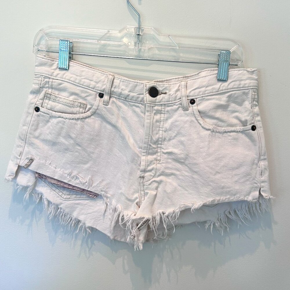 WE THE FREE White Button-Fly Denim Frayed Hem Shorts with Exposed Pockets 27